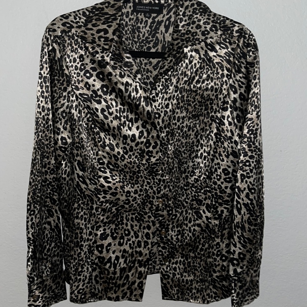 Jones New York animal print button up size 10.